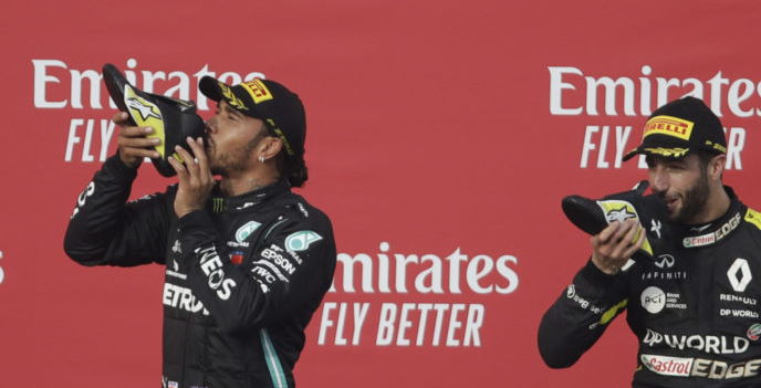 Hamilton shoey avec Ricciardo