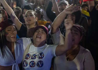 Vénézueliens "protestant" avec joie